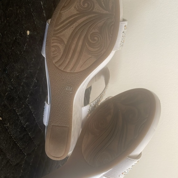 Crystal White Wedges - Picture 4 of 4